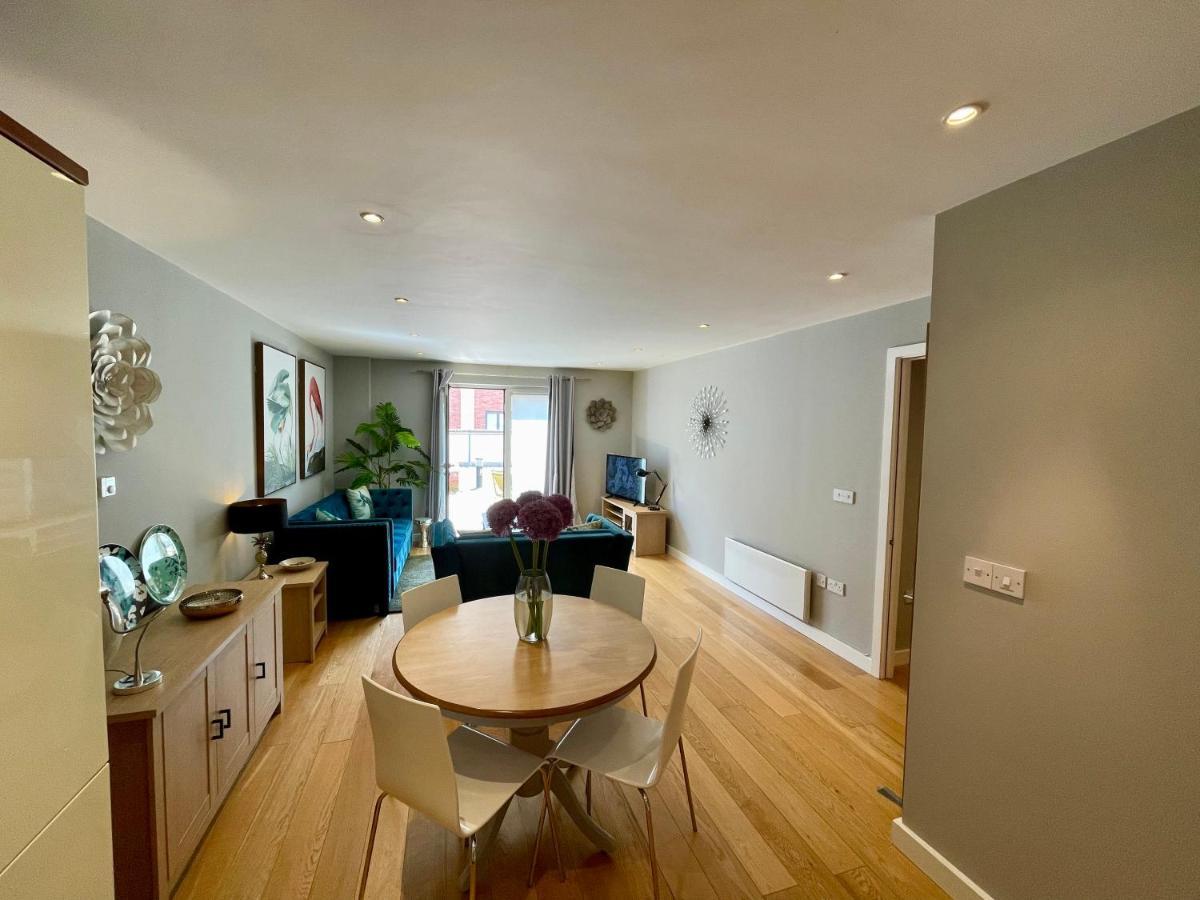 Stunning 2-Bed Town Centre Apartment - Hosted By Hutch Lifestyle Leamington Spa Buitenkant foto