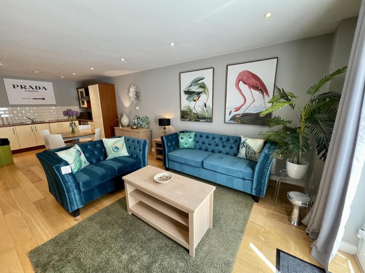 Stunning 2-Bed Town Centre Apartment - Hosted By Hutch Lifestyle Leamington Spa Buitenkant foto