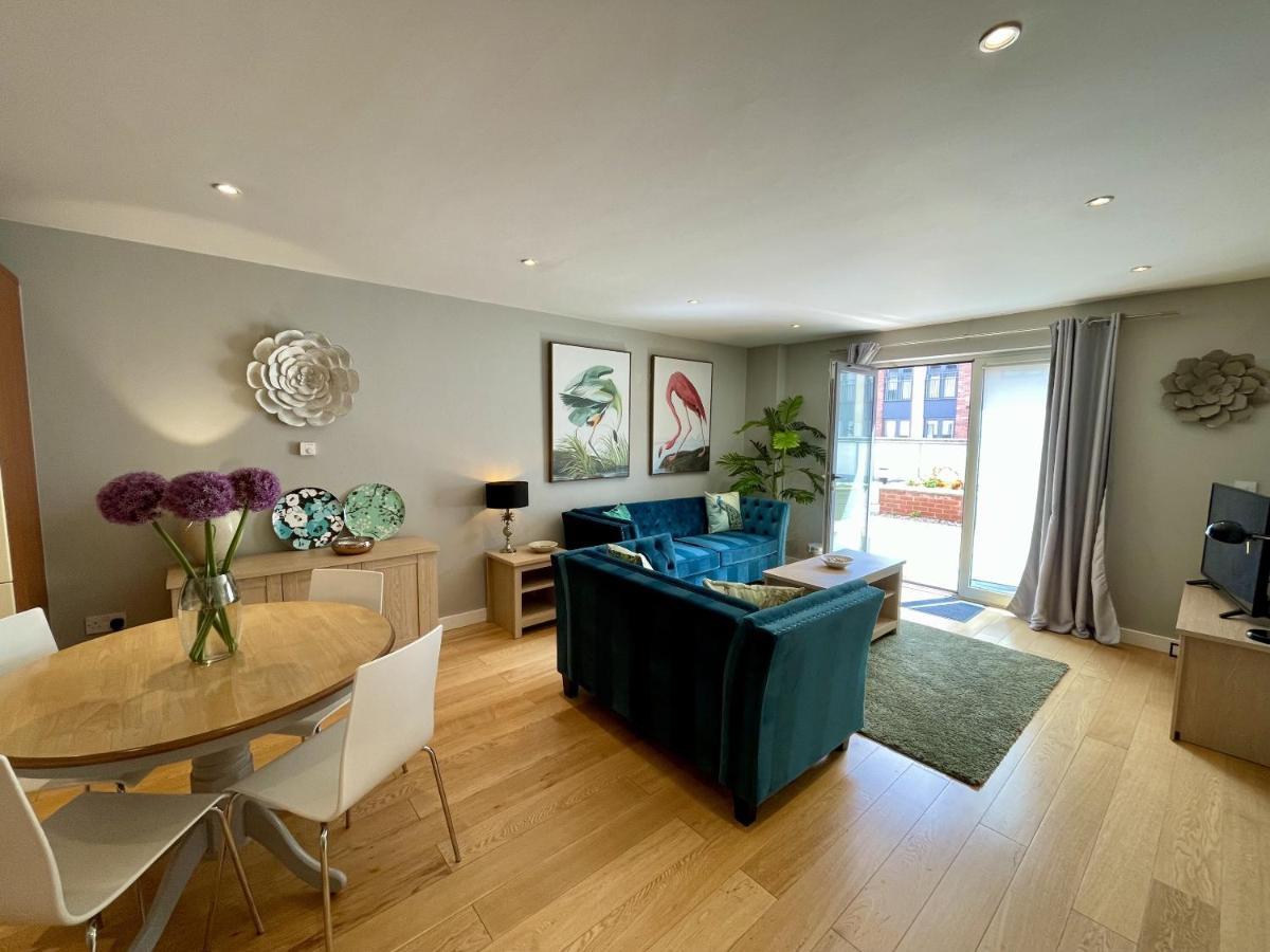 Stunning 2-Bed Town Centre Apartment - Hosted By Hutch Lifestyle Leamington Spa Buitenkant foto