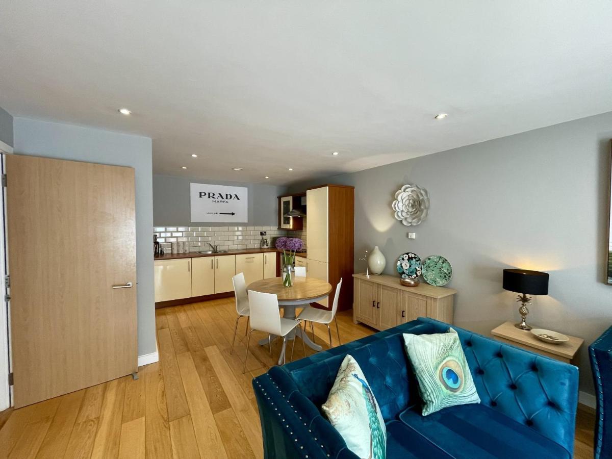 Stunning 2-Bed Town Centre Apartment - Hosted By Hutch Lifestyle Leamington Spa Buitenkant foto