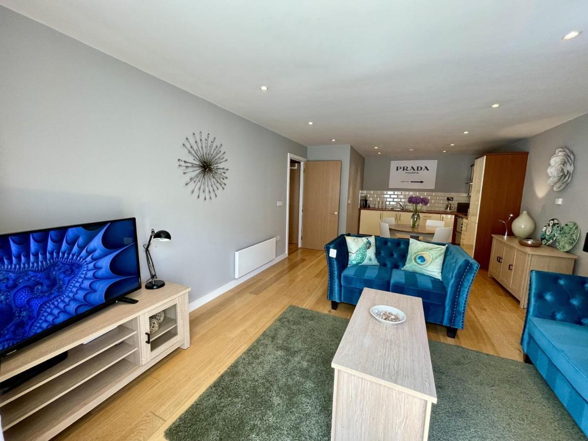 Stunning 2-Bed Town Centre Apartment - Hosted By Hutch Lifestyle Leamington Spa Buitenkant foto
