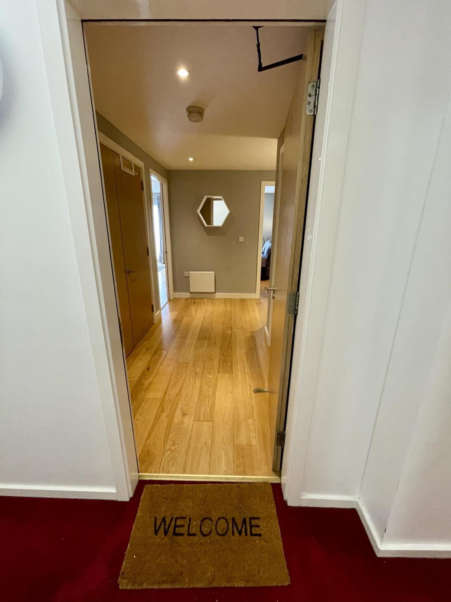 Stunning 2-Bed Town Centre Apartment - Hosted By Hutch Lifestyle Leamington Spa Buitenkant foto