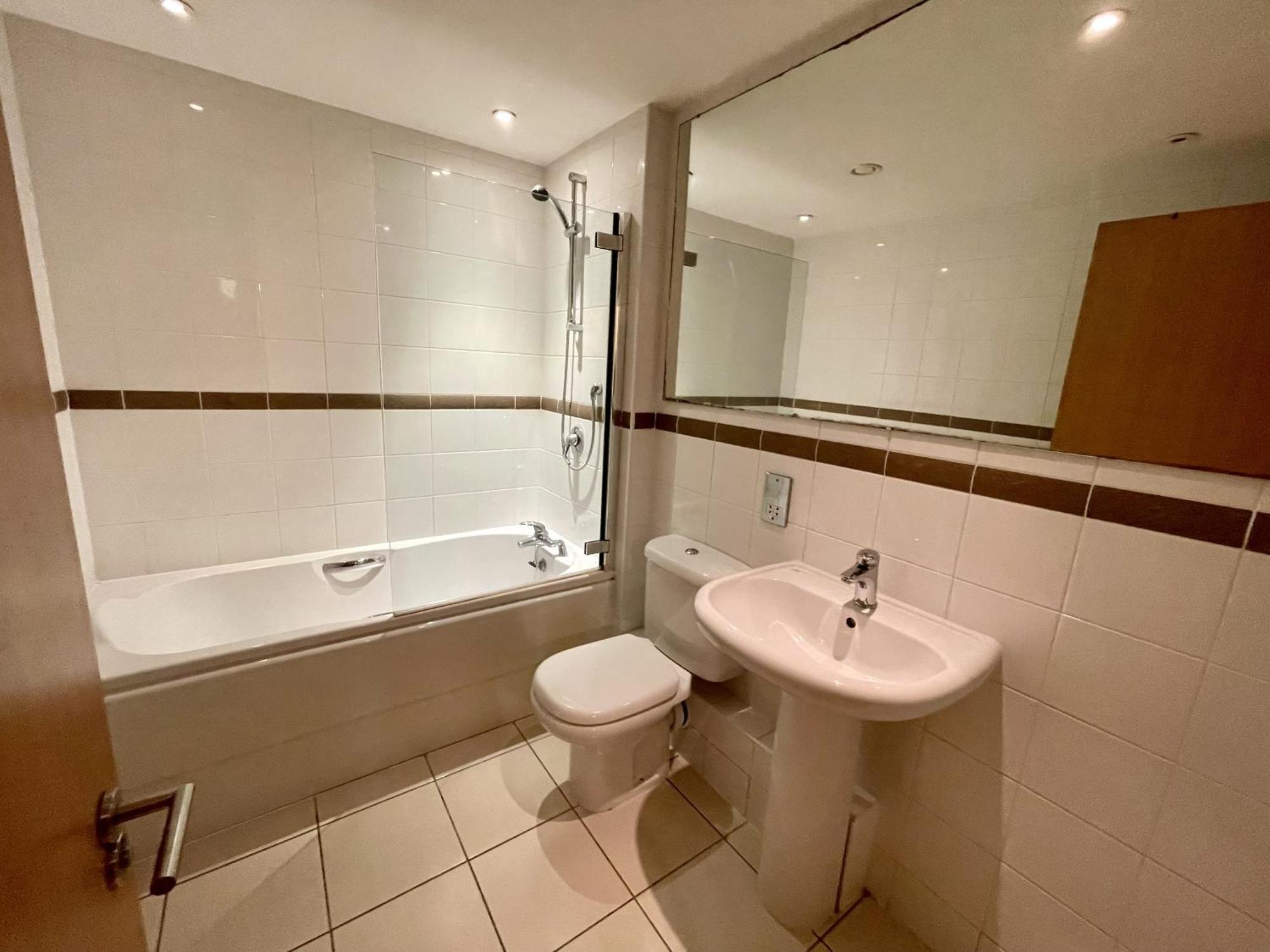 Stunning 2-Bed Town Centre Apartment - Hosted By Hutch Lifestyle Leamington Spa Buitenkant foto